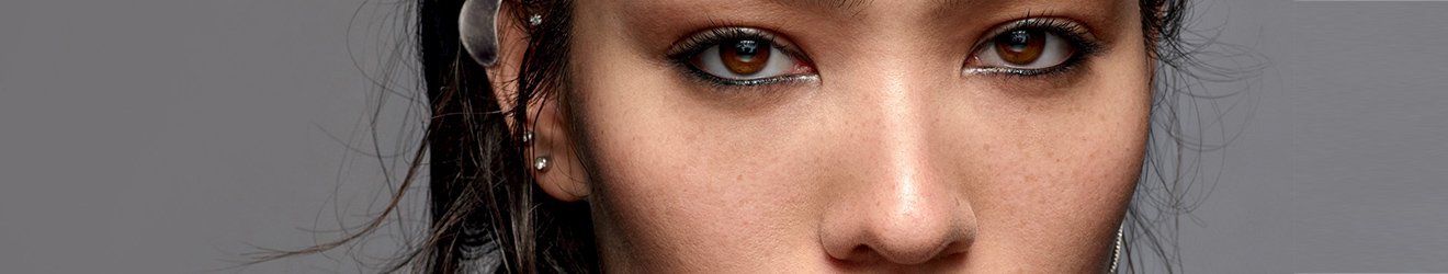 Maybelline Contouring products illustrative banner image - Close up of a woman's face