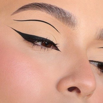 The Double Winged Eyeliner Guide to Create An Incredible Statement 