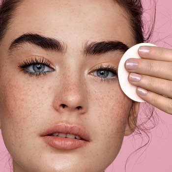 A Step By Step Guide To Draw Faux Freckles - Maybelline India