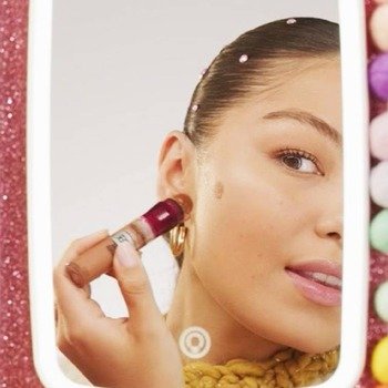Pool Party Look With This Simple Makeup Tutorial   