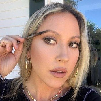 5-Minute Makeup Guide For Your Video Conferencing - Maybelline India