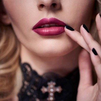 5-Vampy makeup looks with dark red lipsticks, brownish-red lipsticks, blood-red lipsticks & deep red lipsticks - Maybelline India