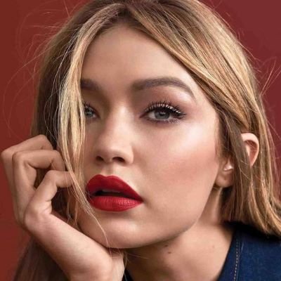 Casual top red lip